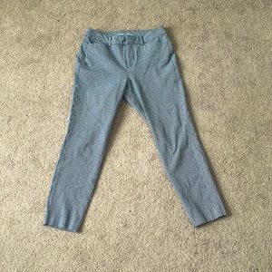 Old Navy Women’s High-Rise Pants. Size 6.
